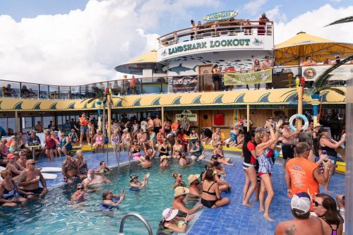 HSR-T-shirt-party-w-Black-Smoke-Sinners-111