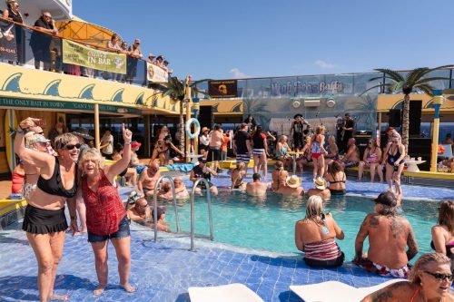 HSR-T-shirt-party-w-Black-Smoke-Sinners-2