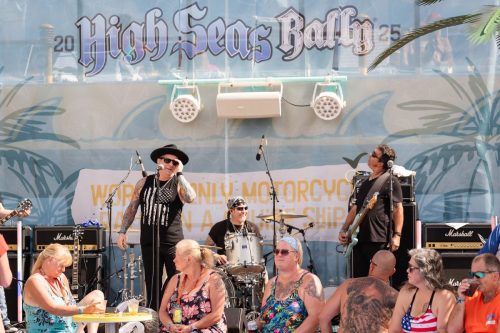 HSR-T-shirt-party-w-Black-Smoke-Sinners-31