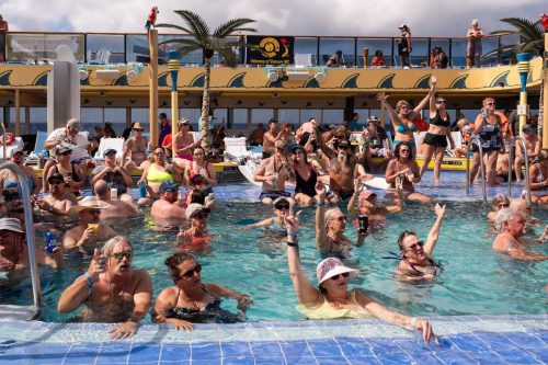 HSR-T-shirt-party-w-Black-Smoke-Sinners-39