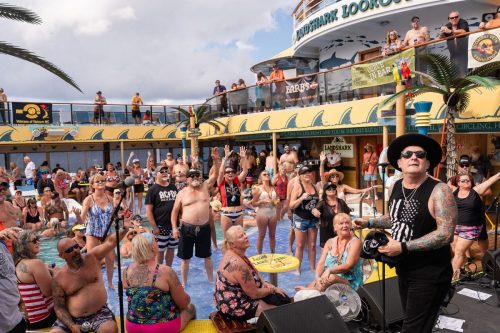 HSR-T-shirt-party-w-Black-Smoke-Sinners-70