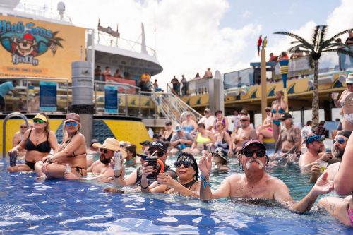 HSR-T-shirt-party-w-Black-Smoke-Sinners-86