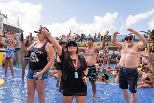 HSR-T-shirt-party-w-Black-Smoke-Sinners-91