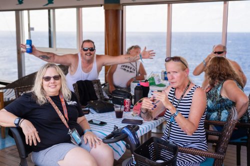 HSR-T-shirt-party-w-Black-Smoke-Sinners-97