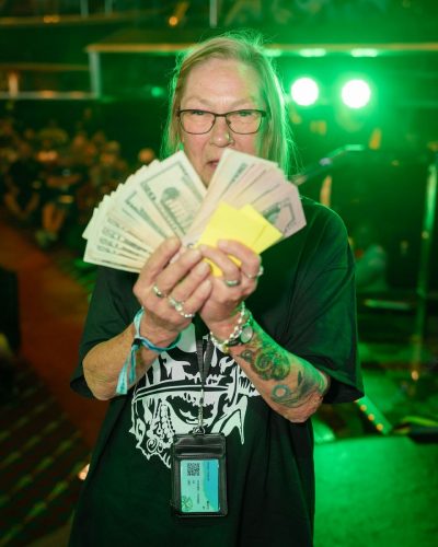 Welcome-Giveaway-Show-45